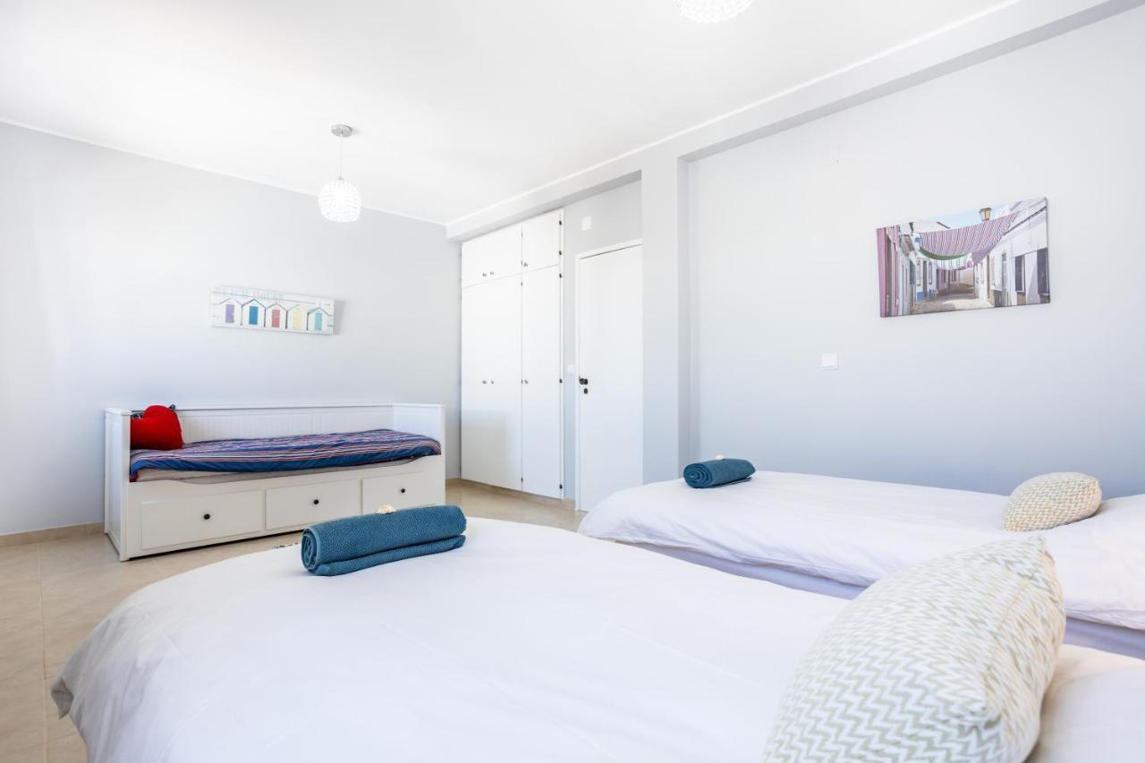 Newly Renovated 2 Bedroom Townhouse - Close To Salema Beach 외부 사진