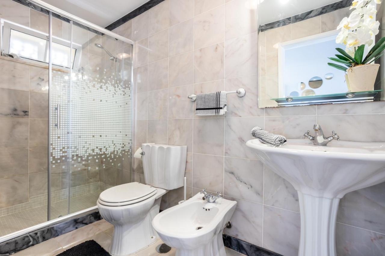 Newly Renovated 2 Bedroom Townhouse - Close To Salema Beach 외부 사진